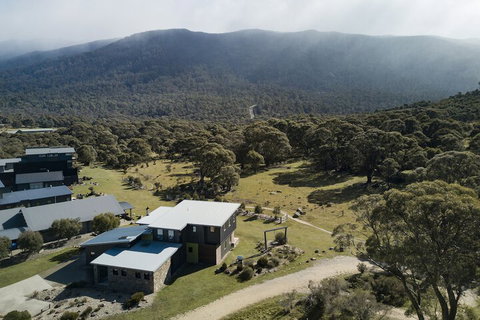 Grey Mare Chalet - Sydneys Hotel 1
