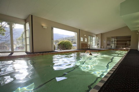 Grey Mare Chalet - Sydneys Hotel 2