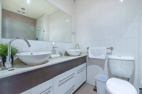 AirM8 Apartments On Mount Street - Sydneys Hotel 6