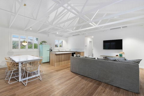 A PERFECT STAY Sunset Beach Summer Breeze - Sydneys Hotel 5