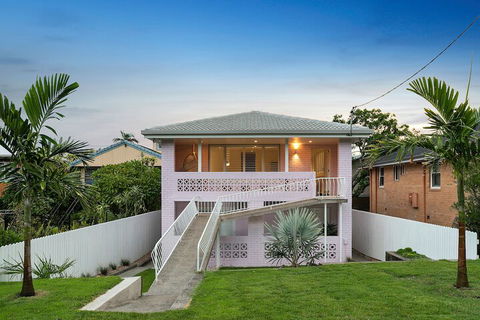 A PERFECT STAY Sunset Beach Summer Breeze - Sydneys Hotel 1