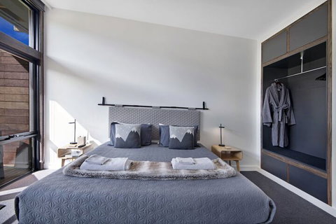 Snohus 2 - Sydneys Hotel 1