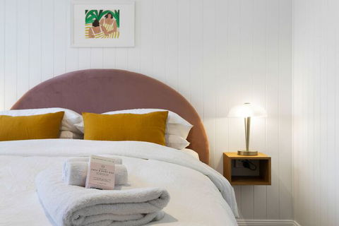 A PERFECT STAY Sunset Beach Riverside - Sydneys Hotel 2