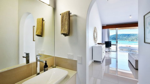 Bella Vista E9 Ocean View Spacious 2 Bed - Sydneys Hotel 6