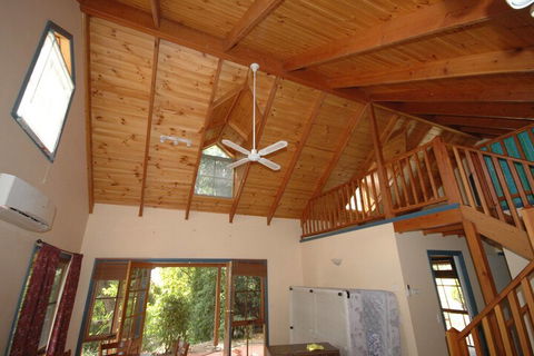Garden Cottage Beechworth - Sydneys Hotel 1