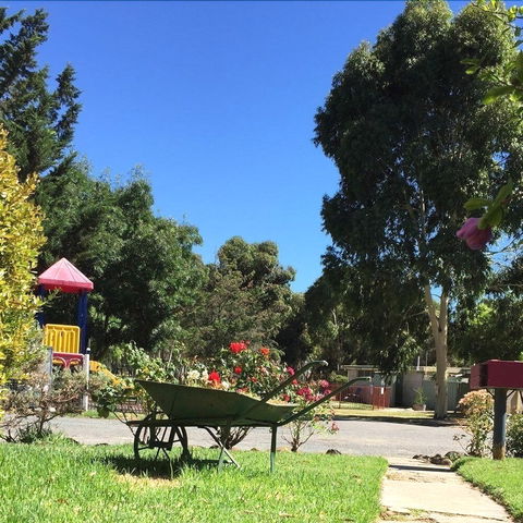 Acacia Caravan Park - Sydneys Hotel 6