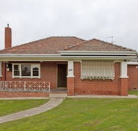 Red Brick Beauty - Central Cottage - Sydneys Hotel