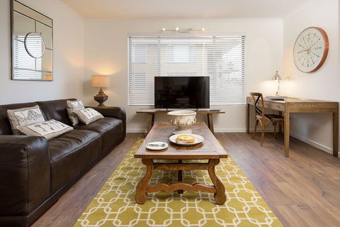 The Executive - Central & Sophisticated - Sydneys Hotel 3