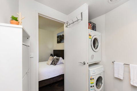 Imogen, Melbourne Studio Apartment - Sydneys Hotel 6