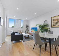 HomeHotel Luxury  New 2 Bedroom Apartment - Sydneys Hotel