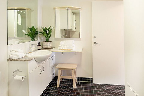 Urban Rest The Elizabeth 1 Bed - Sydneys Hotel 1