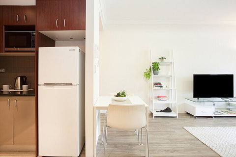 Urban Rest The Elizabeth 1 Bed - Sydneys Hotel 2