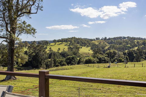 Valley Cabins By The Creek - Sydneys Hotel 7