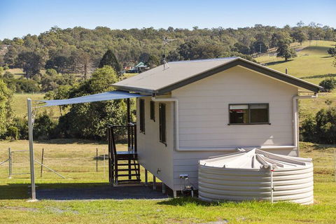 Valley Cabins By The Creek - Sydneys Hotel 2