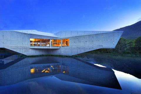 Alkira Award Winning Luxury Holiday Home - Sydneys Hotel 4