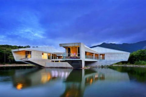 Alkira Award Winning Luxury Holiday Home - Sydneys Hotel 0