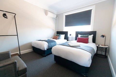 Horse And Jockey Hotel Homebush - Sydneys Hotel 6