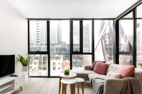 Skyline View High Rise Condo - Sydneys Hotel 0