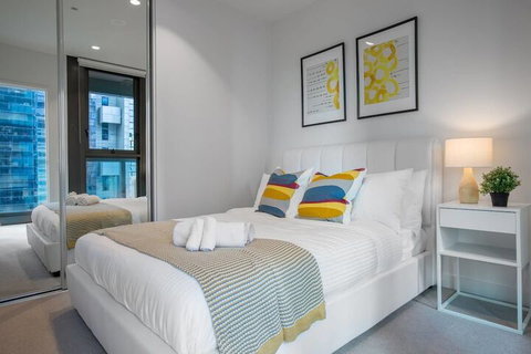 42 Blue Muses - Sydneys Hotel 5