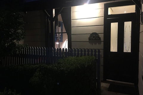 Pop Artist's Concept Store On Darling St - Sydneys Hotel 1