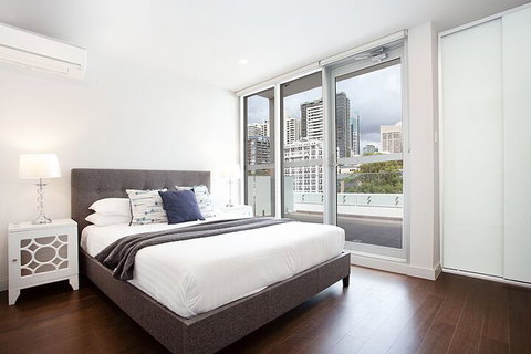 Urban Rest - Riley St - Sydneys Hotel 3