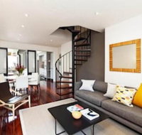 Spacious City 2 BR House Fit 6 PP - Sydneys Hotel