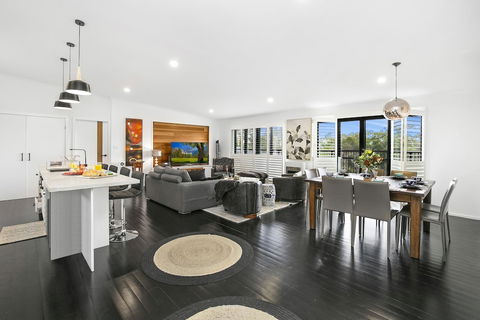 Pretty Haven - Sydneys Hotel 1