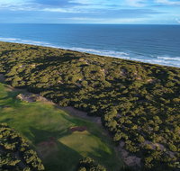 13th Beach Golf Lodges - Sydneys Hotel