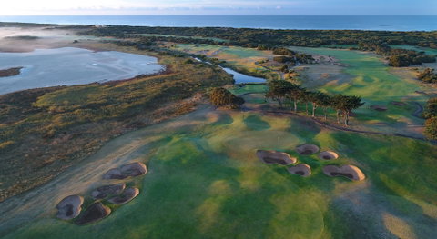 13th Beach Golf Lodges - Sydneys Hotel 5