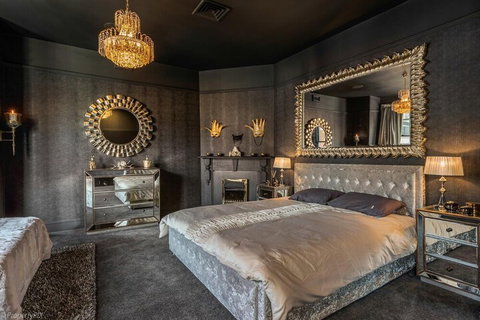 Celestial Suite - Sydneys Hotel 4