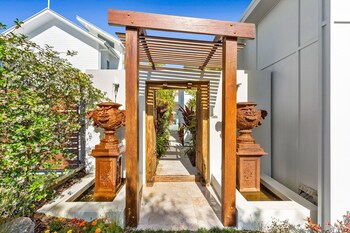 Casuarina NSW Sydneys Hotel