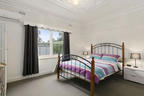 Vintage Sunrise PET Friendly - Sydneys Hotel 7