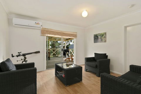 Vintage Sunrise PET Friendly - Sydneys Hotel 6