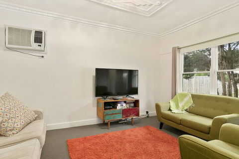 Vintage Sunrise PET Friendly - Sydneys Hotel 4