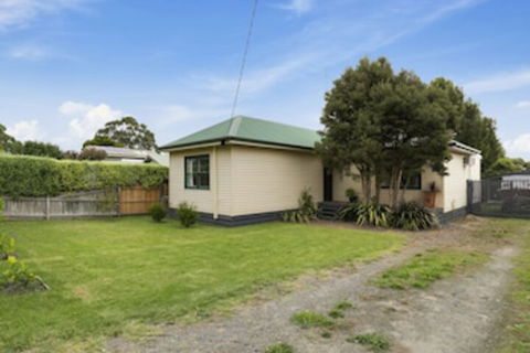 Vintage Sunrise PET Friendly - Sydneys Hotel 0