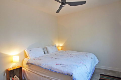 Armstrongs Close TO Beach - Sydneys Hotel 7