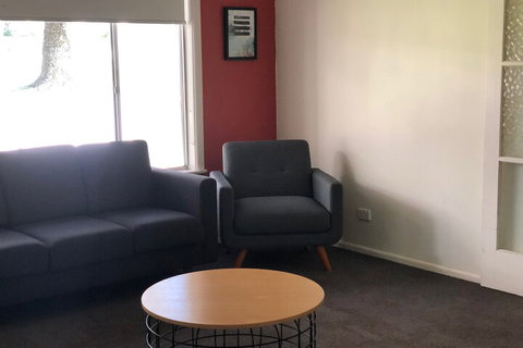 11 Findlay Street - Sydneys Hotel 1