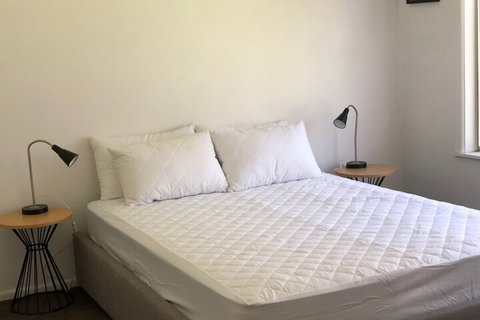 11 Findlay Street - Sydneys Hotel 4