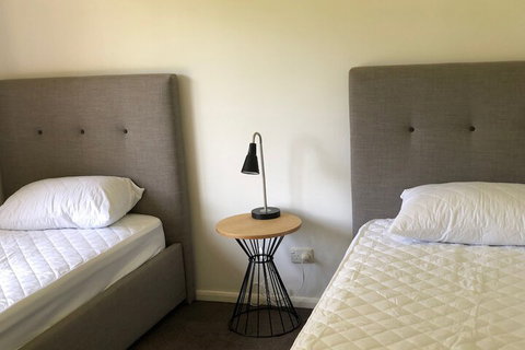 11 Findlay Street - Sydneys Hotel 3