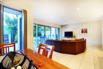 Coffs Beach Houses - Sydneys Hotel 4