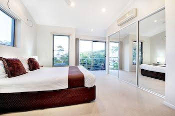 Coffs Beach Houses - Sydneys Hotel 1