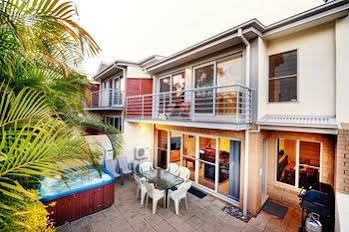 Coffs Beach Houses - Sydneys Hotel 0