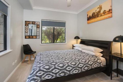 Family Friendly Holiday Haven - Sydneys Hotel 3