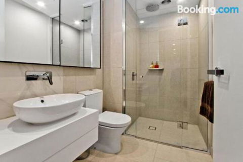 Along Melbournes Magic Boulevard - Sydneys Hotel 7
