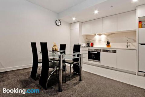 Along Melbournes Magic Boulevard - Sydneys Hotel 2