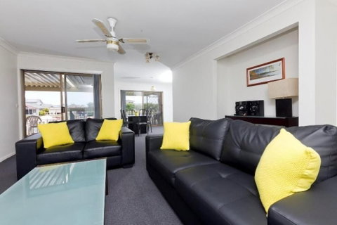 Lake House On Elouera - Sydneys Hotel 1