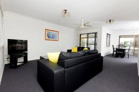 Lake House On Elouera - Sydneys Hotel 2