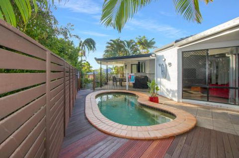 Relax At Coolum - Sydneys Hotel 4