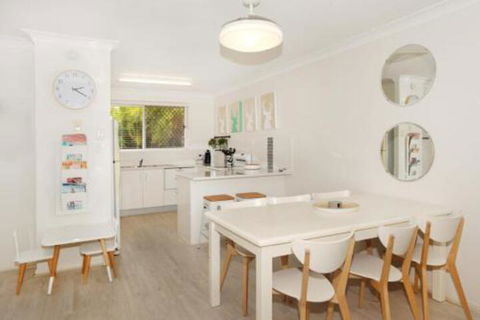 Unit 1 / 14 Tamarindus Street Marcoola Beach Pet Friendly 300 BOND Linen Supplied - Sydneys Hotel 4