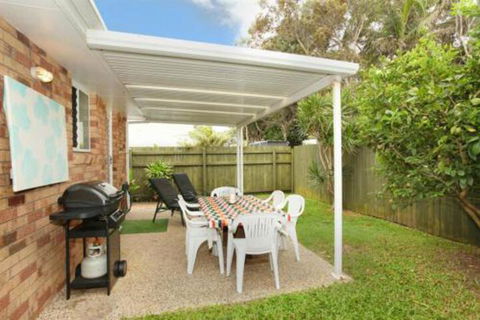 Unit 1 / 14 Tamarindus Street Marcoola Beach Pet Friendly 300 BOND Linen Supplied - Sydneys Hotel 5